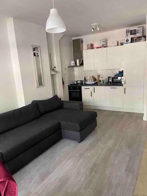 Private Double Bed Room Only With Balcony In Apartment Rotterdam Exteriör bild