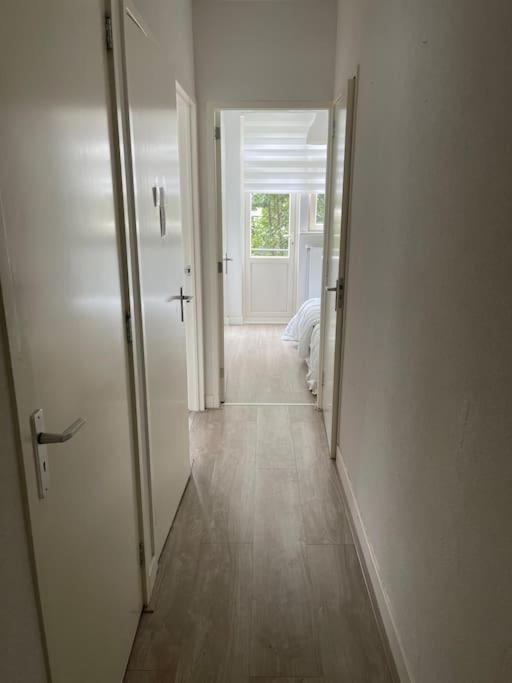 Private Double Bed Room Only With Balcony In Apartment Rotterdam Exteriör bild