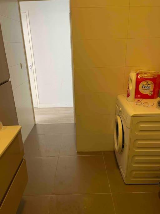 Private Double Bed Room Only With Balcony In Apartment Rotterdam Exteriör bild