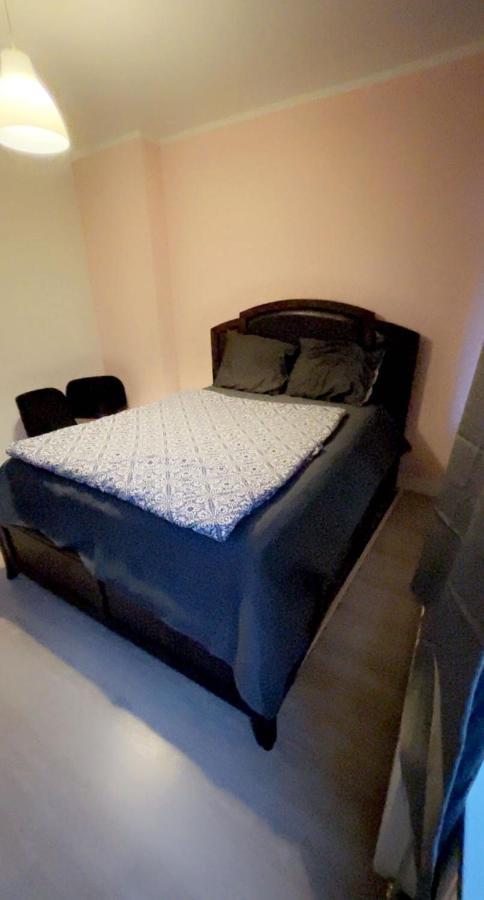 Private Double Bed Room Only With Balcony In Apartment Rotterdam Exteriör bild